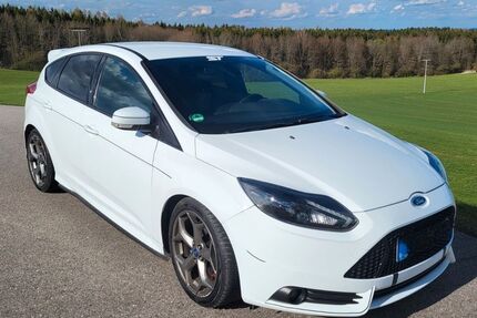 Ford Focus 140.000 km 9.900 &euro; Traunstein 83278