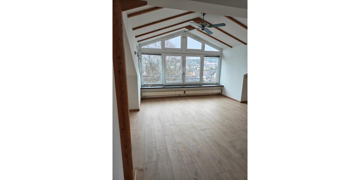 Dachgeschoßwohnung Traunreut Irsing - 3 Zimmer, 72 m&sup2;, 750&euro; | Angebot:25051998