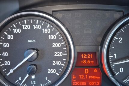 BMW 330 220.285 km 8.500 &euro; Amerang 83123