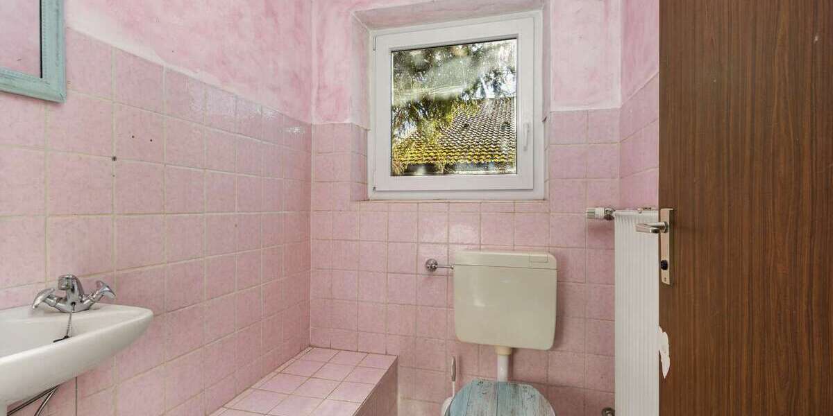 Sanierungsbedürftiges EFH mit separatem KG-Zugang | Ideal für Wohnen und Arbeiten unter einem Dach - Einfamilienhaus Grabenstätt | Angebot:25927881